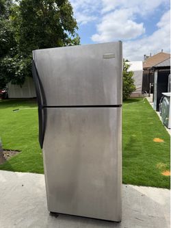 Fridge free delivery refrigerator