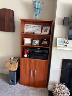 Wall shelving unit