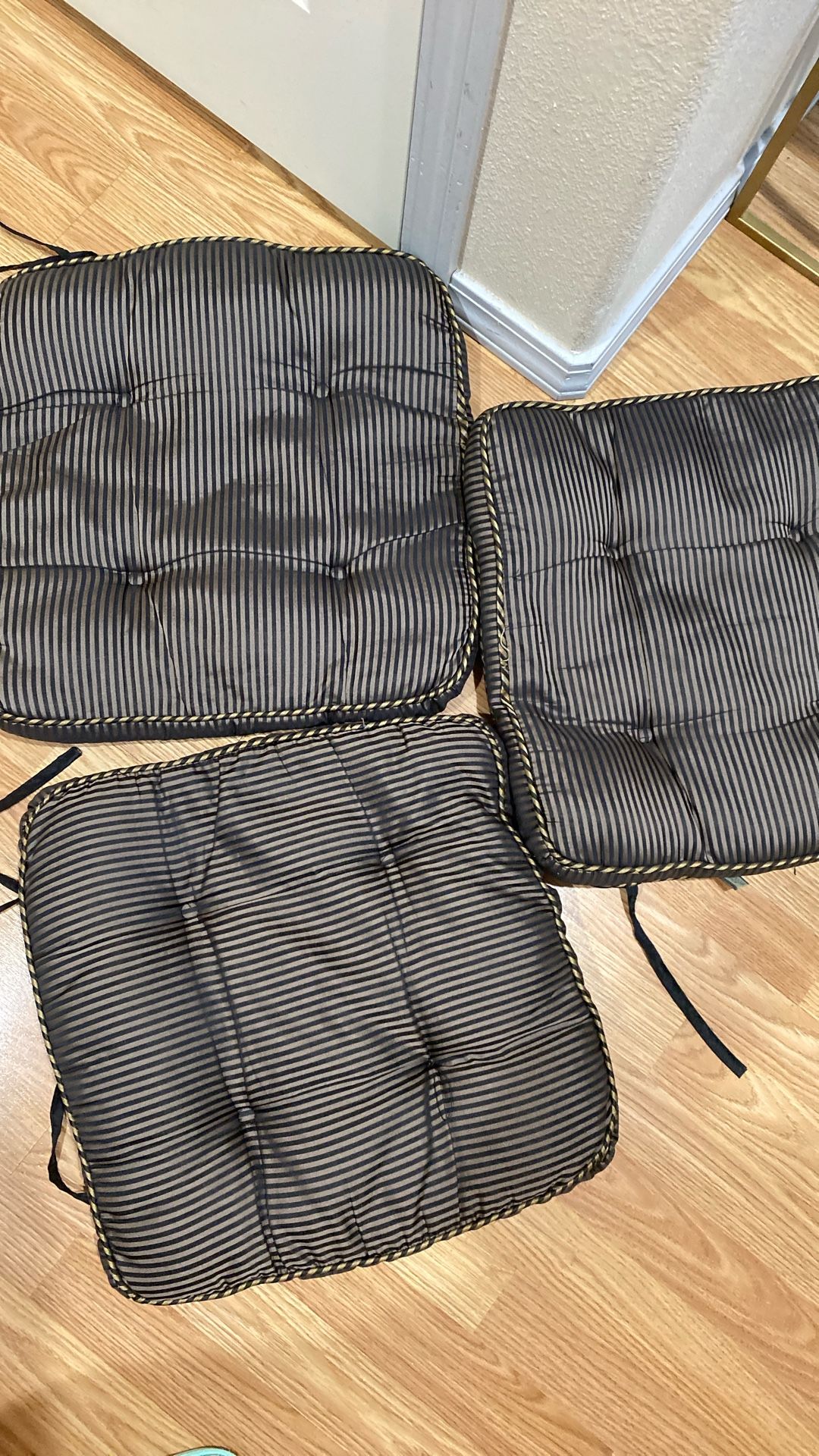 3 seat cushion