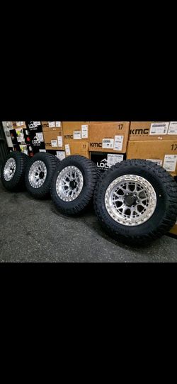 17" LOCK rims w- 32" Ridgecrawler RT tires. $1350