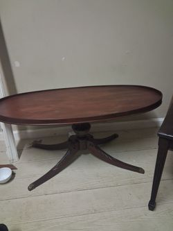 Oval Mahogany Pedestal Coffee Table