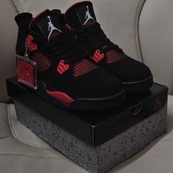 Jordan 4 Retro 