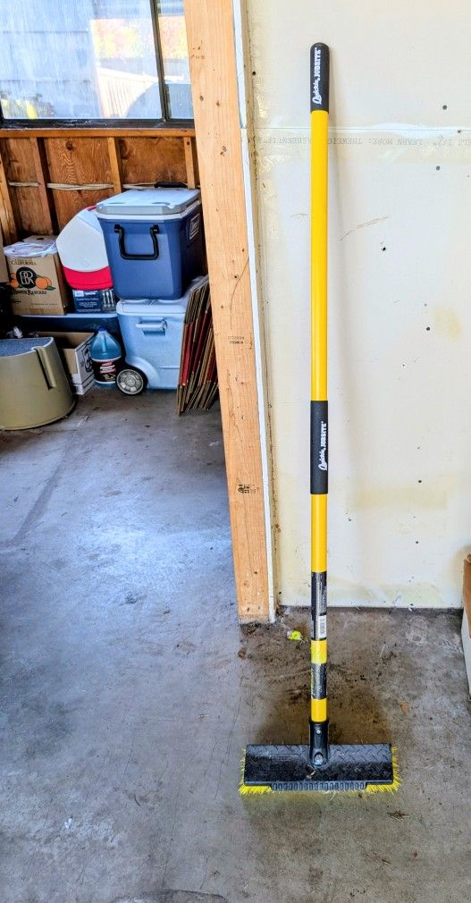 12" Heavy Duty Deck Scrubber