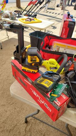 Dewalt  20v Green Cross
Line Laser Level
(Tool-Only)