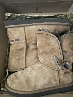 Womens Uggs Size 6