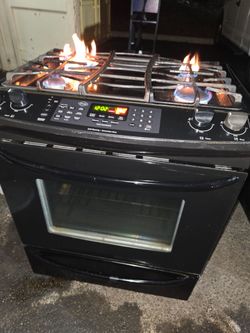 estove in good conditon works delivery available