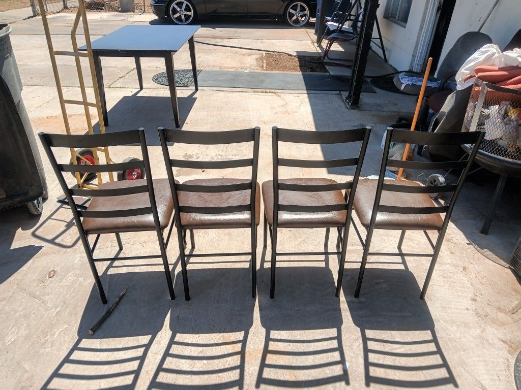 4 Peace Dining Table Chair Set.