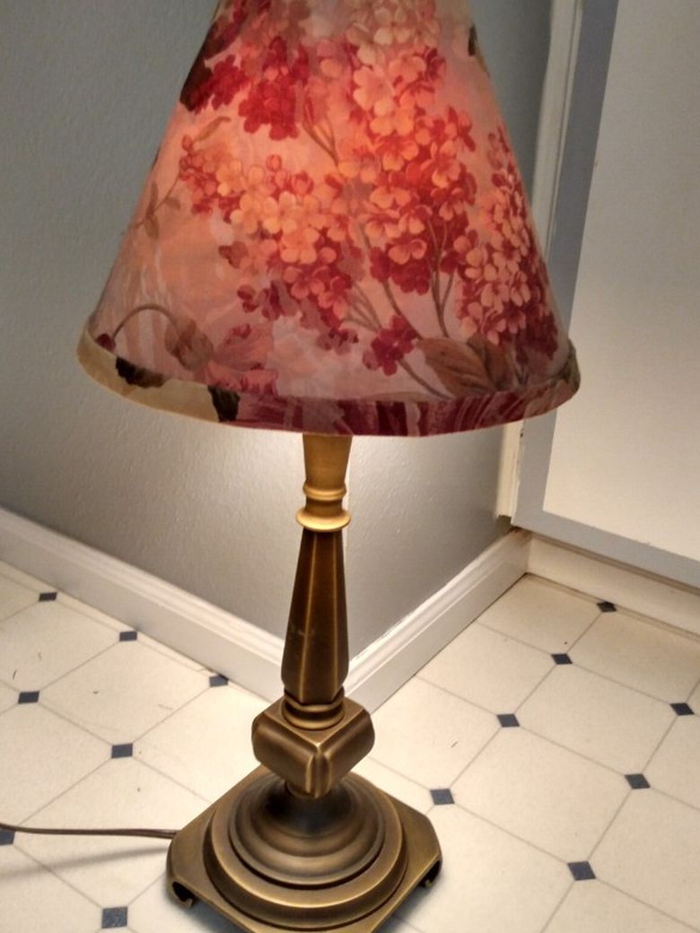 Really Cute Side Table Lamp