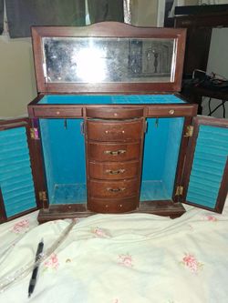 Large jewelery box