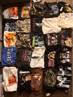 Lot of vintage clothes (tshirts , shirts, pants , jerseys) resellers lot