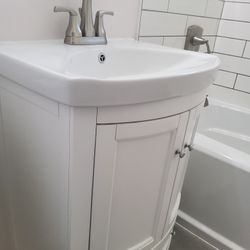 Bathroom Vanity (white)