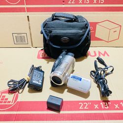 Sony Handycam 20x DCR-DVD508 DVD Recorder Camcorder Video Camera With Battery, Charger and Carry bag. With NightShots. Excellent working condition and