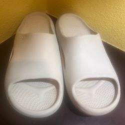 Crocs Mellow Recovery Slides — Stucco, Men's 10 / Women's 12