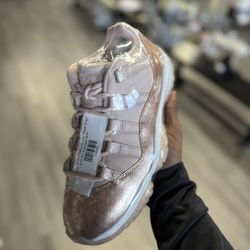 Retro 11 Low Rose Gold 