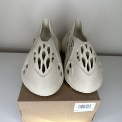 YEEZY FOAM RUNNER SAND DS NEW SIZE 7