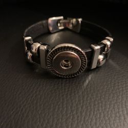 Leather Snap Bracelet With Snap