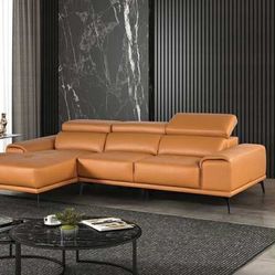 New Luxury Leather Sectional Couch / Free Delivery 