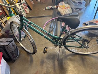 Schwinn Women’s Cruiser/Comfort Bike