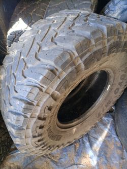 33x12.50R15 Toyo open country Mt Tire (1)