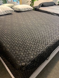 🔥Simmons beautyrest black series 4 hybrid medium king $2200🔥