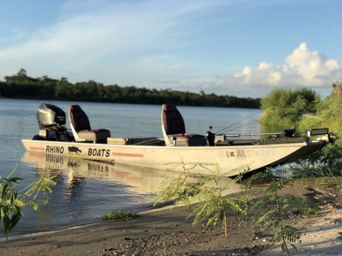 15ft aluminum rhino boat on evinrude e-tech 40hp.