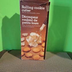Vintage Rolling Cookie Cutter Set With 18 Interchangeable  Cutters In Original Box-$10.00