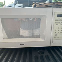 LG White Microwave oven