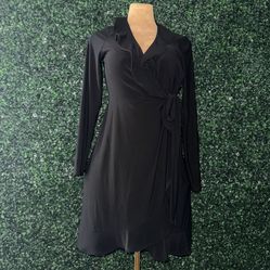 Black Sheath Dress with V-Neck and Long Sleeves