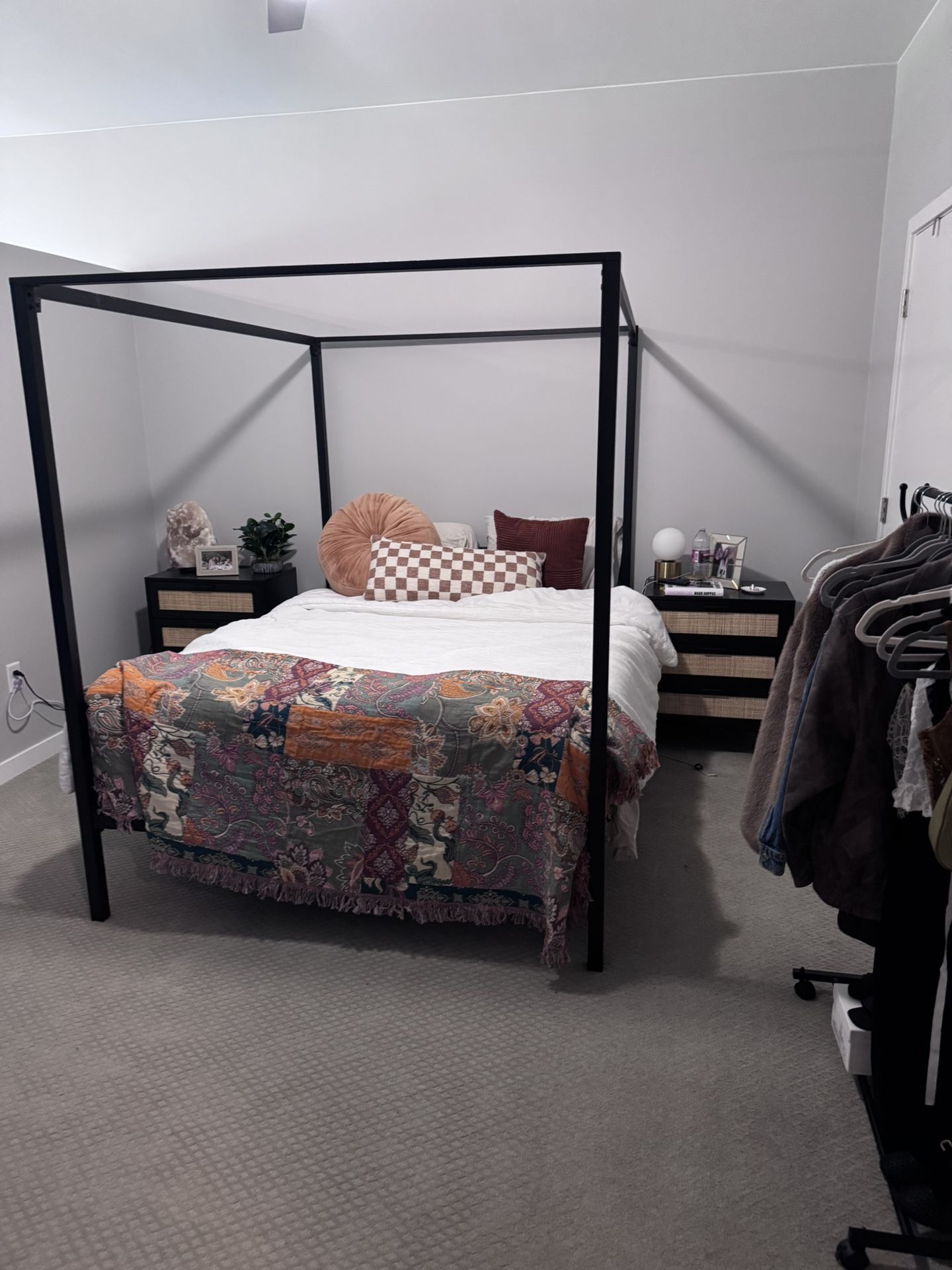 Queen Size Canopy Bed