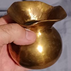 Vintage Brass Spittoon Ruffled Rim.