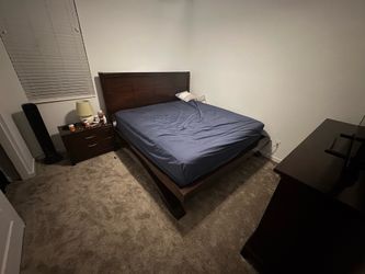 Bedroom furniture set (king)