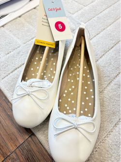 Size 5 white flats New