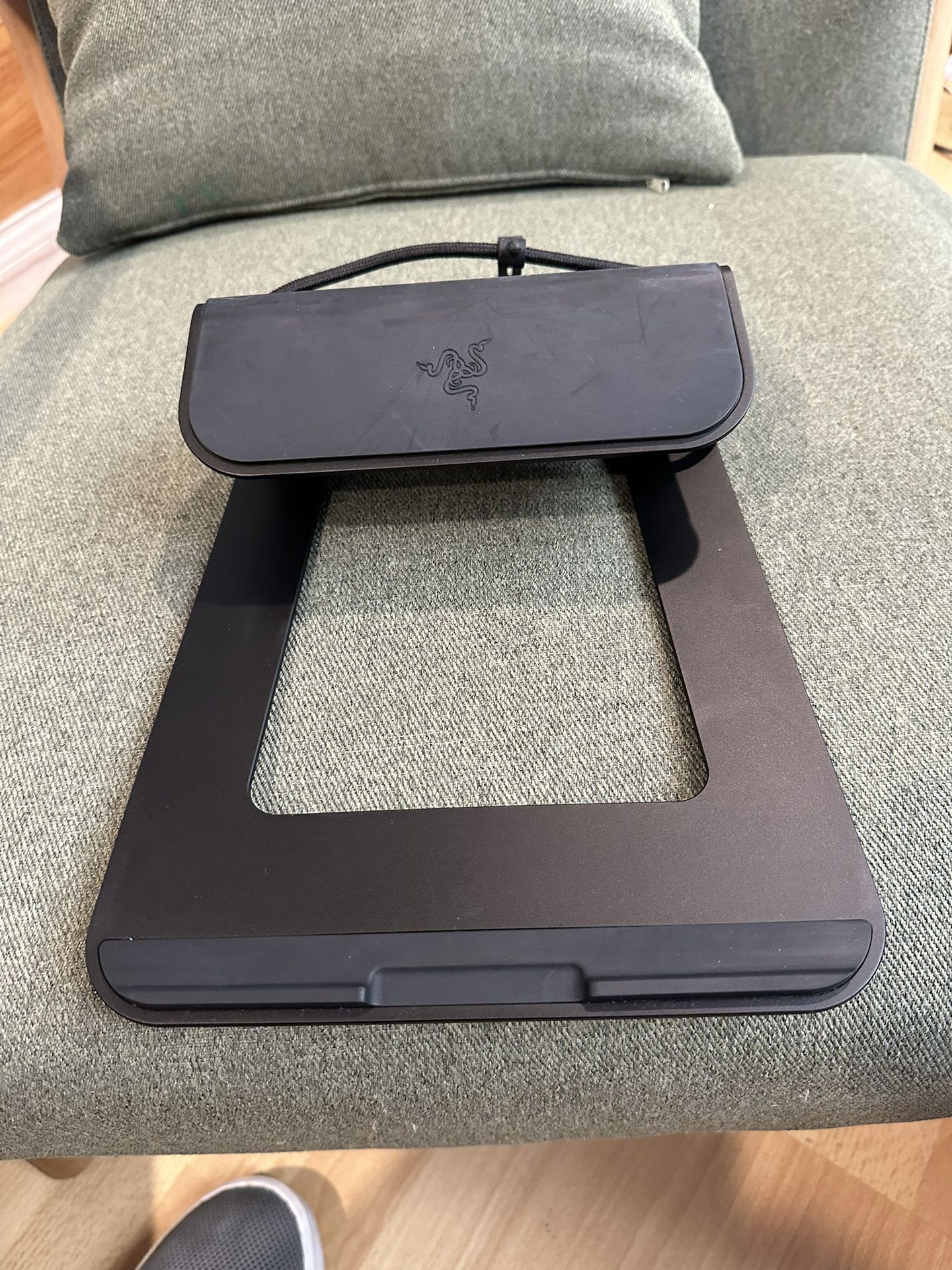 Razer RGB laptop Stand w/usb Ports X3