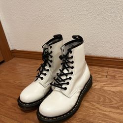 Doc Martin White Women Size 7
