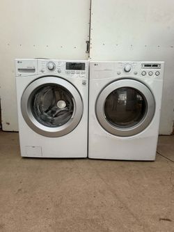 LG Washer And Gas Dryer Laundry Set