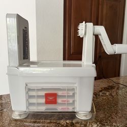 Vegetable spiralizer