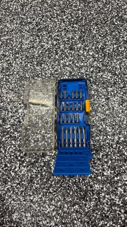 Ryobi screwdriver/drill bit set