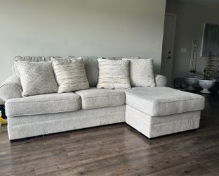 Charming Nearly new Sectional 4 $575 OBO