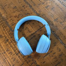 Barley used Beat solo 3 Headphones 