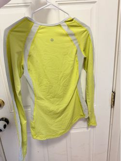 Lululemon athletic top long sleeve size 6