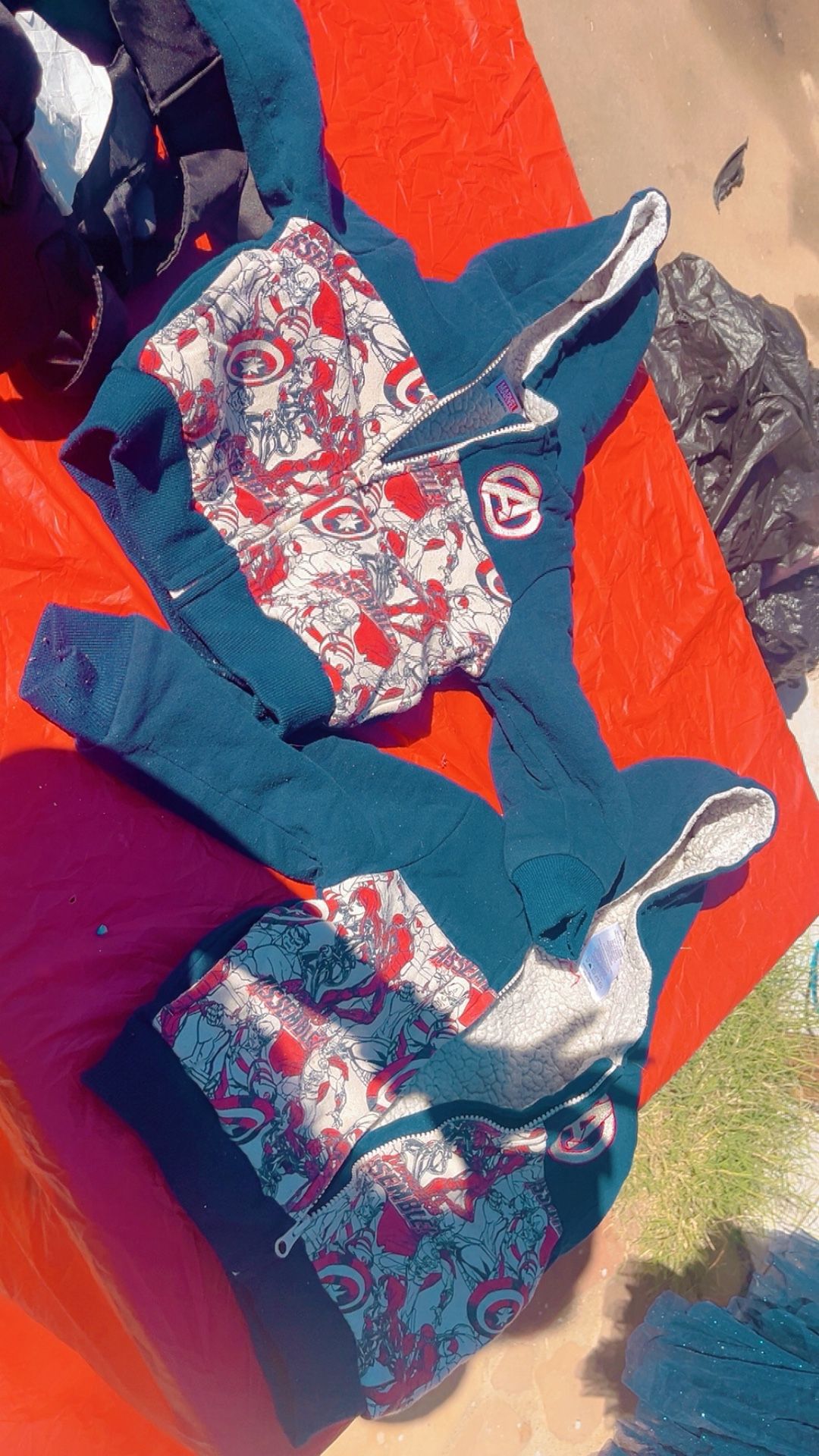 Marvel Avengers Sweater, Size 3 T