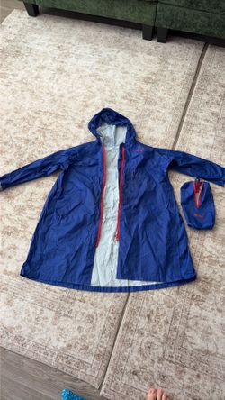 Kids’ Lightweight Raincoat-125-135 cm tall (about 7 to 9 years old).