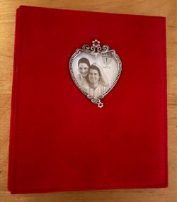Red Velvet Photo Album with Heart Frame