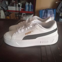 New Women's PUMAS Size 8