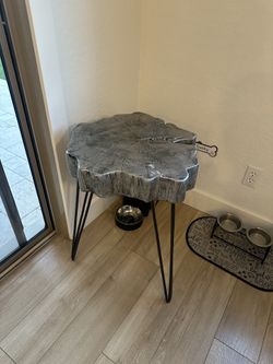 Deco 79 Modern Polystone Accent, Side Table