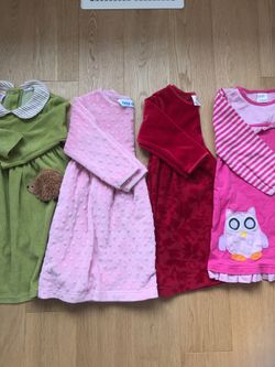 2/3 T girl clothing lot( 4 dresses + 2 tights)