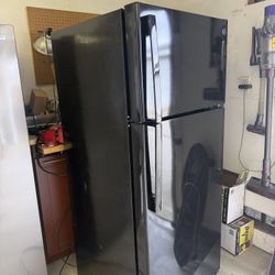 Like NEW GE - 17.5 Cu. Ft. Top-Freezer Refrigerator with Edge-to-Edge Glass Shelves - Stainless Steel