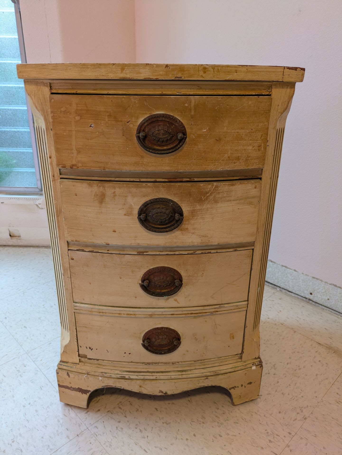 Charming Vintage 3-Drawer Nightstand / Small Dresser – Solid Wood!