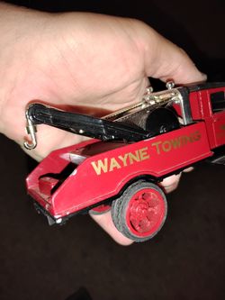 Super Sale Priced Waynes tow truck diecast bank with key