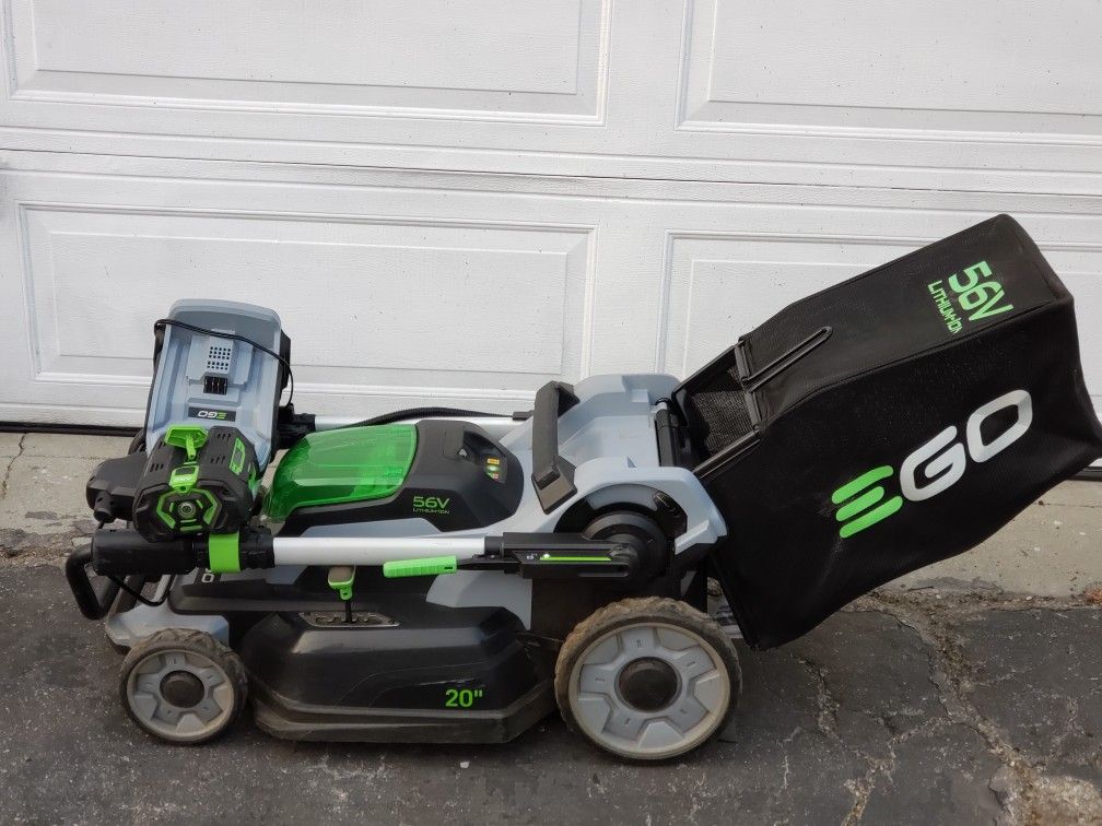 EGO POWER BATTERY POWERED 56 VOLT LAWN MOWER.